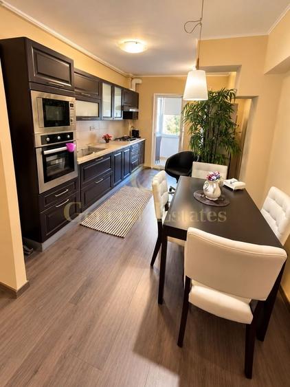 Apartament cu 3 camere decomandat, mobilat în Răcădău