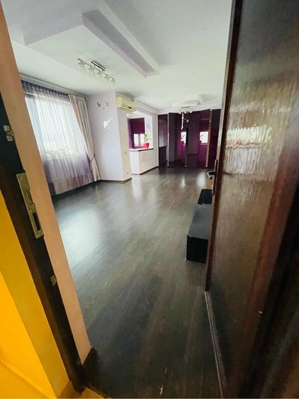 Apartament cu 3 camere semidecomandat în Turda