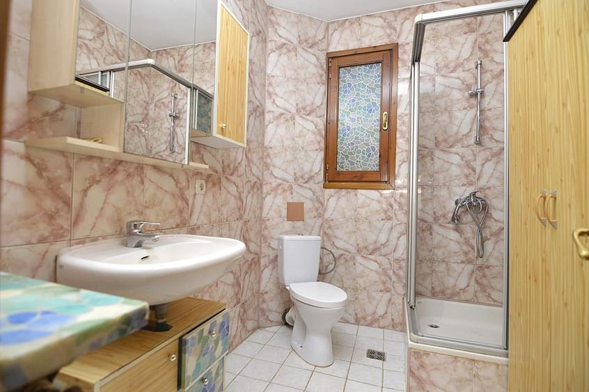 Casă individuală cu 8 camere cu Garaj în Gara de Nord