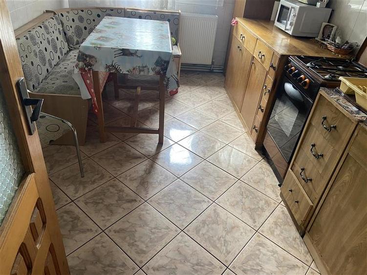 Apartament cu 3 camere decomandat, mobilat în Ultracentral