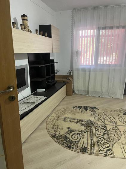 Apartament cu 2 camere decomandat în Contactoare