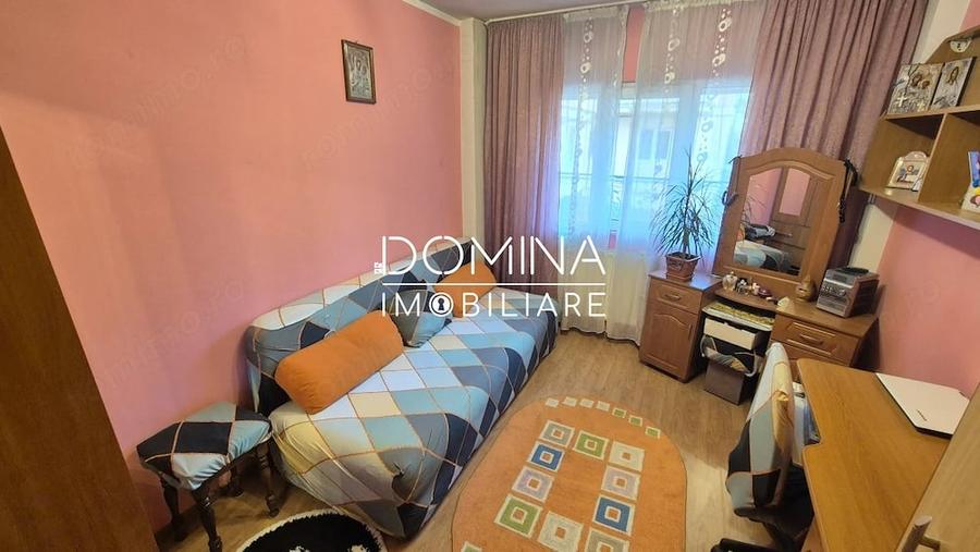 Apartament cu 3 camere decomandat în Teilor