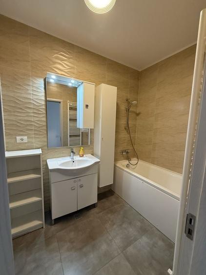 Apartament cu 3 camere decomandat în Satu Nou