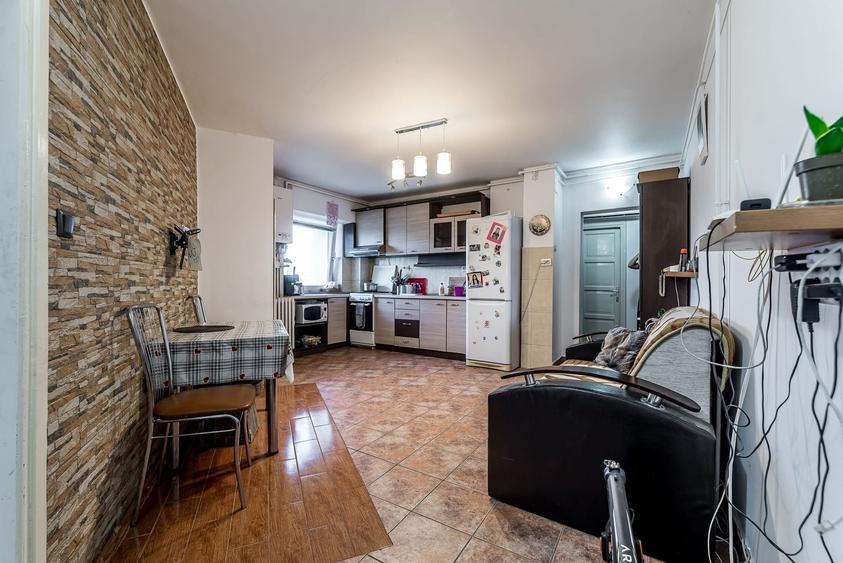 Apartament cu 3 camere semidecomandat în Alfa
