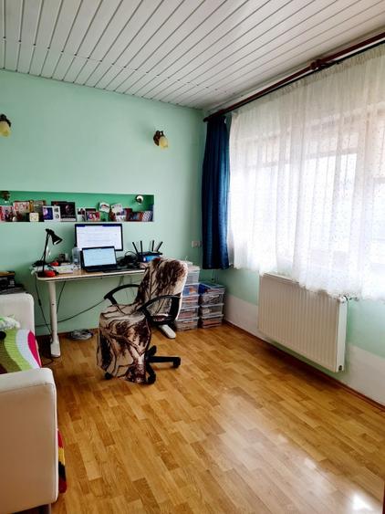 Casă individuală cu 5 camere cu Canalizare în Andronache