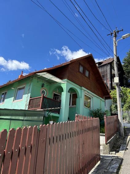 Casă individuală cu 5 camere cu Canalizare în Bușteni