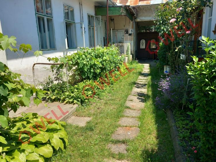 Casă individuală cu 2 camere cu Teren 200 Mp în Central