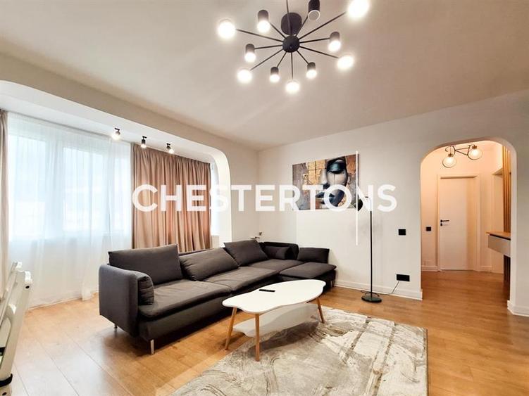 Apartament cu 3 camere semidecomandat, mobilat în Colentina