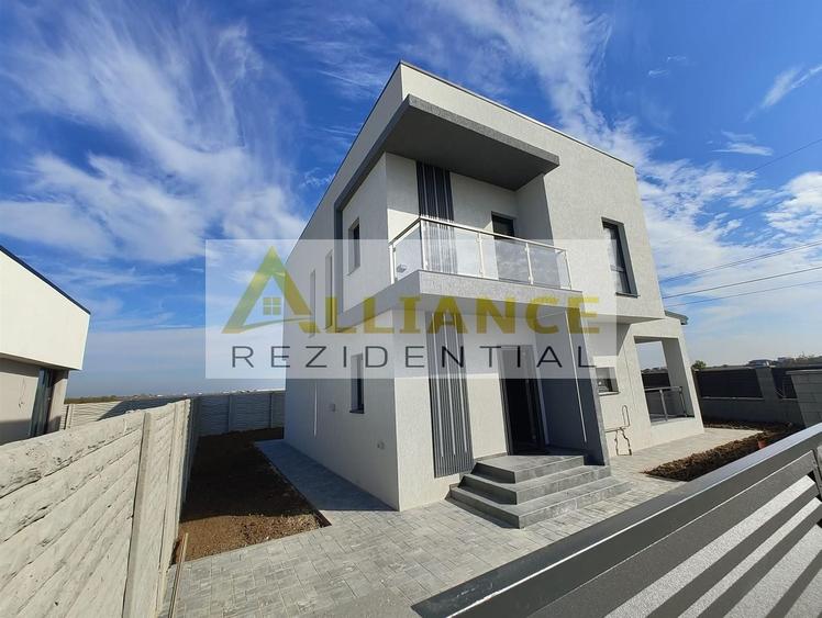Casă individuală cu 4 camere decomandat cu Canalizare în Berceni