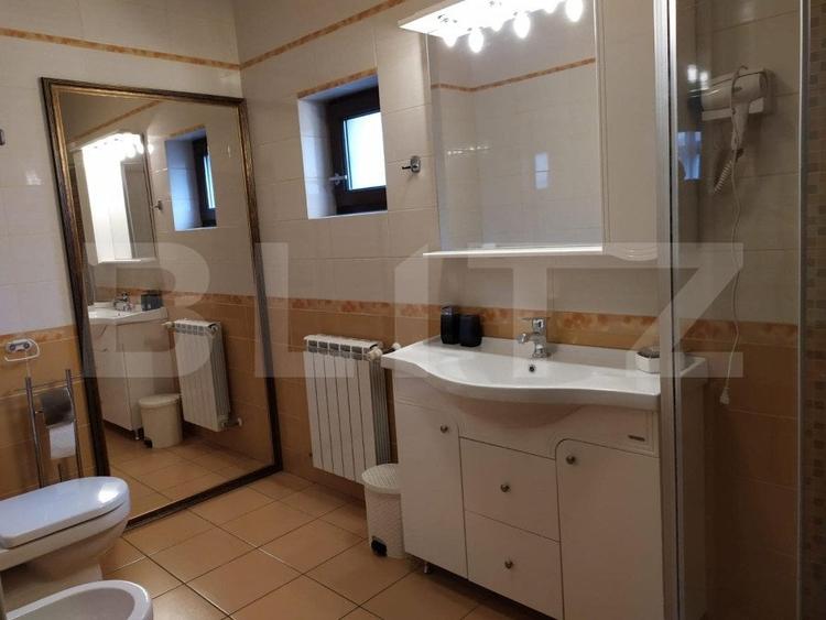 Casă individuală cu 12 camere cu Teren 690 Mp în Cetate