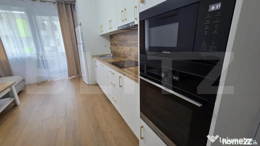 Apartament cu 3 camere semidecomandat în Central