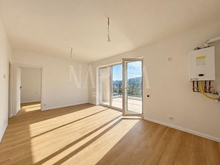 Apartament cu 3 camere semidecomandat în Florești