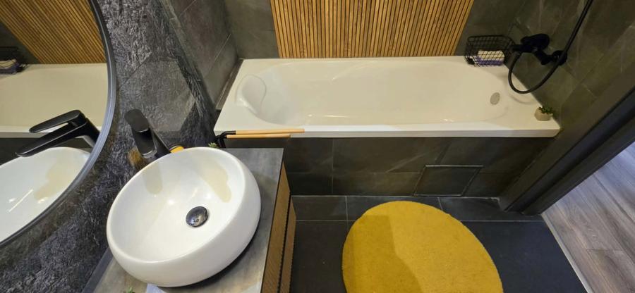 Apartament cu 2 camere nedecomandat în Nufărul