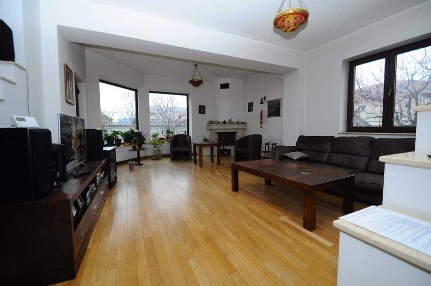 Casă cu 4 camere cu Teren 600 Mp în Central