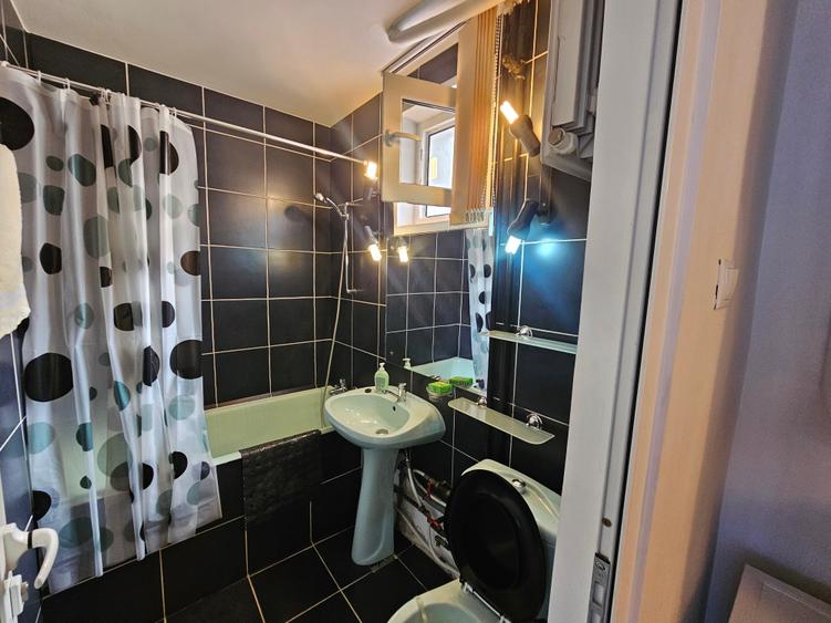 Apartament cu 3 camere decomandat în Piața Unirii