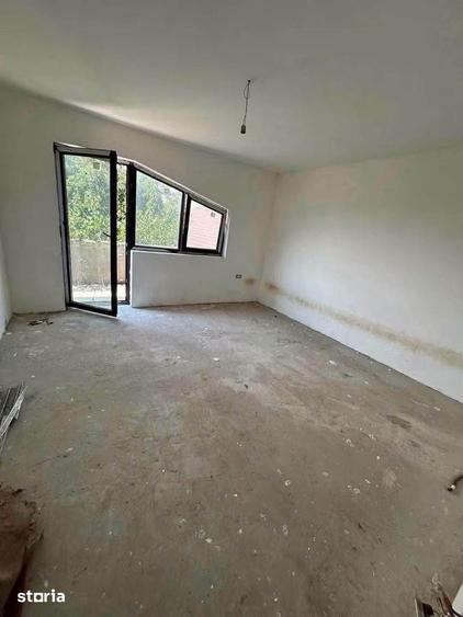 Casă cu 5 camere cu Teren 590 Mp în Central