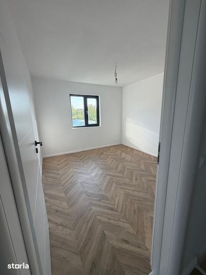 Casă cu 5 camere cu Teren 461 Mp în Domnești