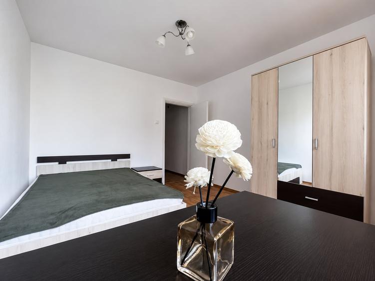 Apartament cu 3 camere decomandat, mobilat în Crângași