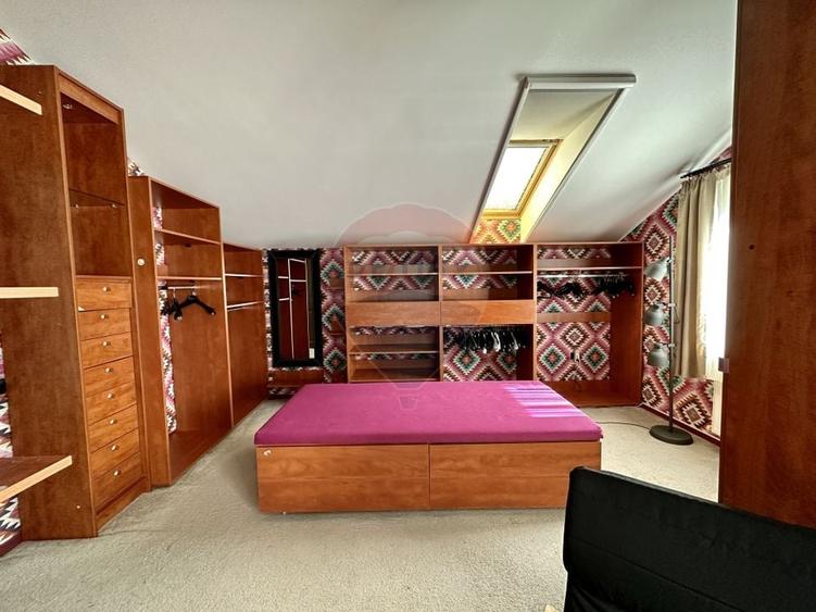 Duplex cu 5 camere cu Teren 180 Mp în Sud