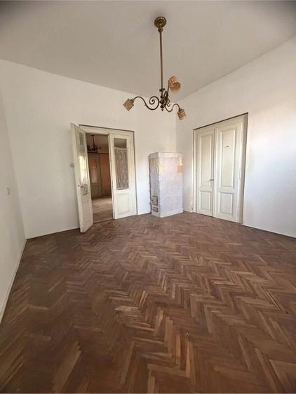 Casă cu 4 camere cu Teren 1412 Mp în Ultracentral