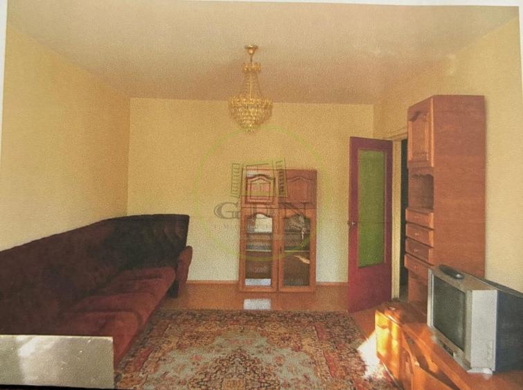 Apartament cu 3 camere decomandat în Calea București