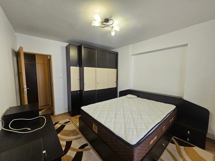 Apartament cu 3 camere decomandat în Gară