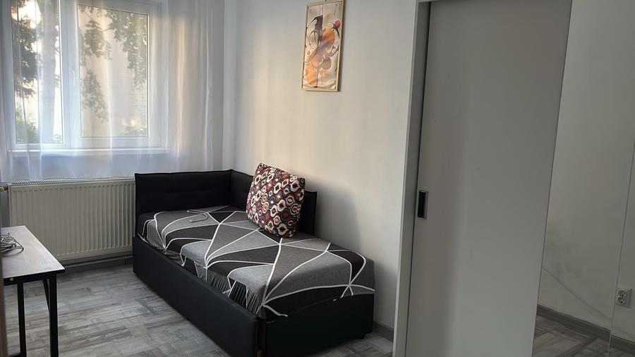 Apartament cu 3 camere decomandat în Drumul Carului