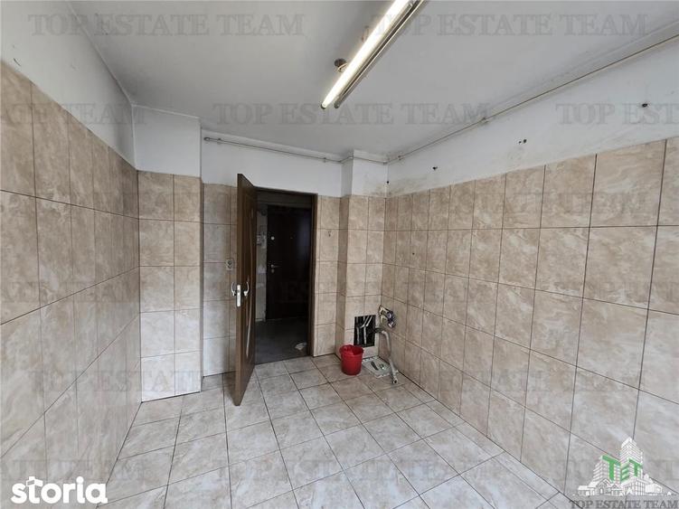 Apartament cu 3 camere decomandat în Drumul Taberei — fotografia 3
