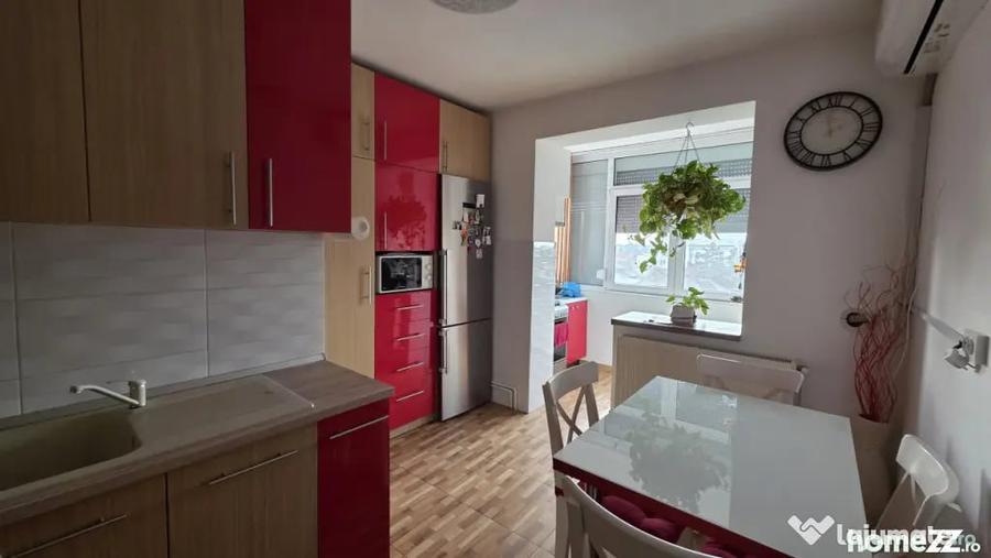 Apartament cu 3 camere decomandat în Ultracentral