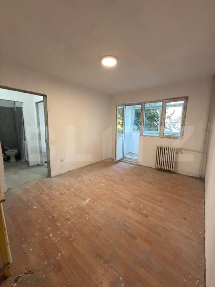 Apartament cu 4 camere semidecomandat în Malu Roșu