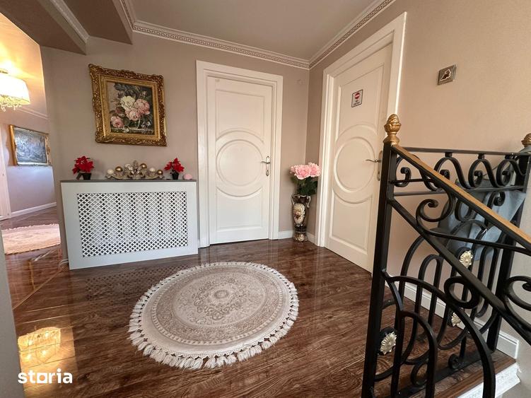 Casă cu 5 camere cu Teren 300 Mp în Central