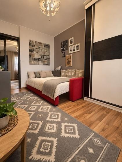 Apartament cu 3 camere semidecomandat, mobilat în Lujerului