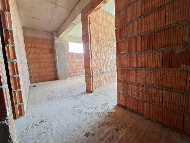 Apartament cu 2 camere semidecomandat în Cug