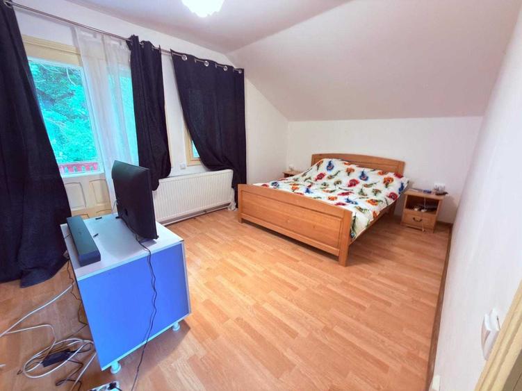 Casă cu 4 camere în Bucium