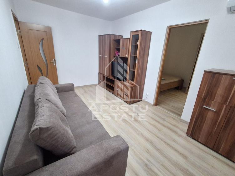 Apartament cu 2 camere semidecomandat, mobilat în Complex Studențesc