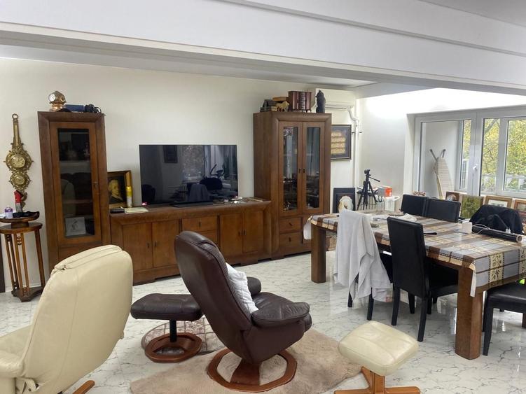 Apartament cu 4 camere decomandat, mobilat în Unirii