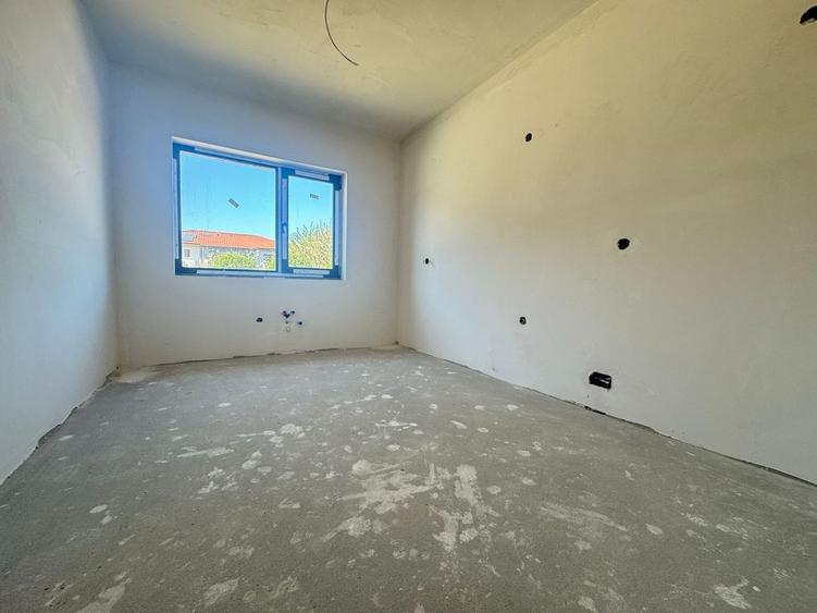 Duplex cu 6 camere cu Canalizare în Florești