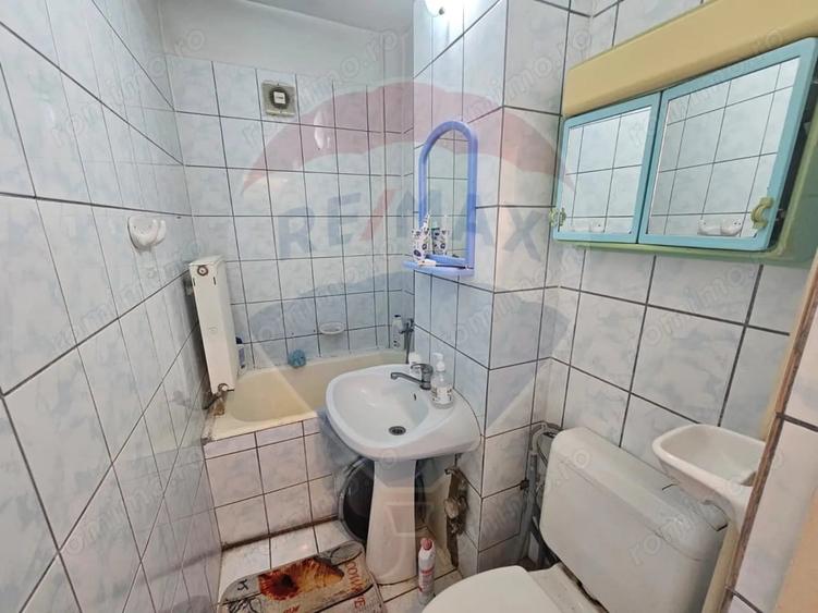 Apartament cu 3 camere semidecomandat în Central