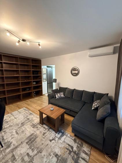 Apartament cu 3 camere semidecomandat în Drumul Taberei