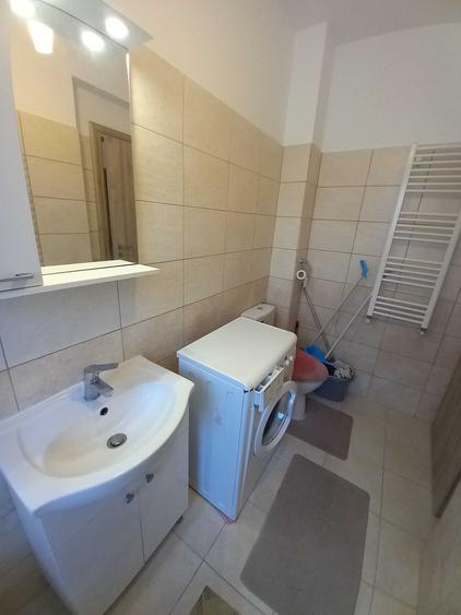 Garsonieră decomandată în Roșu