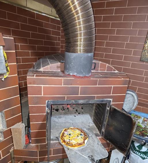 Casă cu 5 camere cu Teren 1000 Mp în Colonia Bod