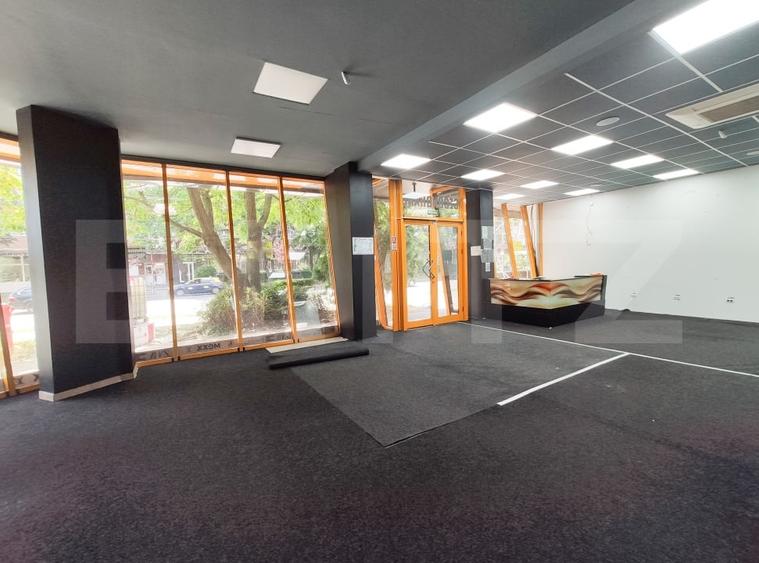 Spațiu comercial, de 140 mp, în Soarelui
