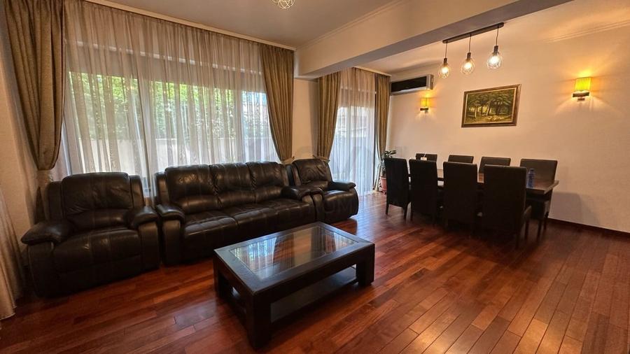 Apartament cu 3 camere semidecomandat, mobilat în Bucureștii Noi