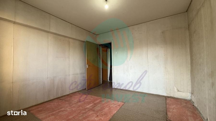 Apartament cu 3 camere semidecomandat în Lacul Tei