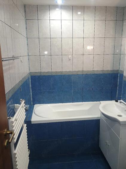 Apartament cu 3 camere semidecomandat în Exterior Vest