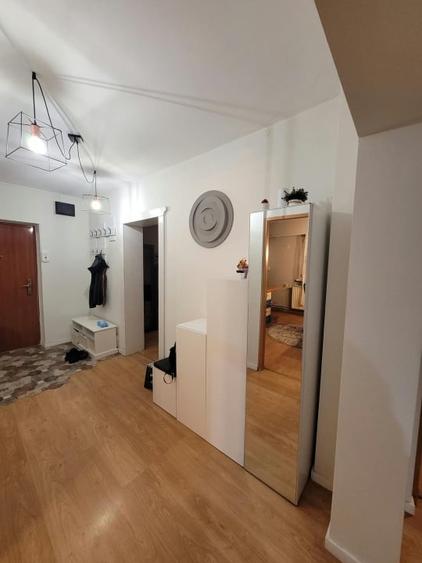 Apartament cu 3 camere decomandat, mobilat în Central