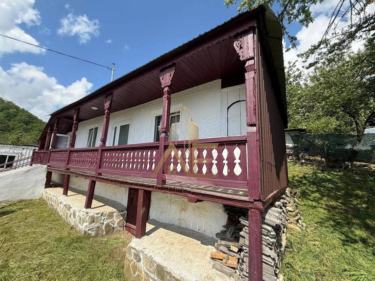 Casă individuală cu 2 camere cu Canalizare în Pipirig