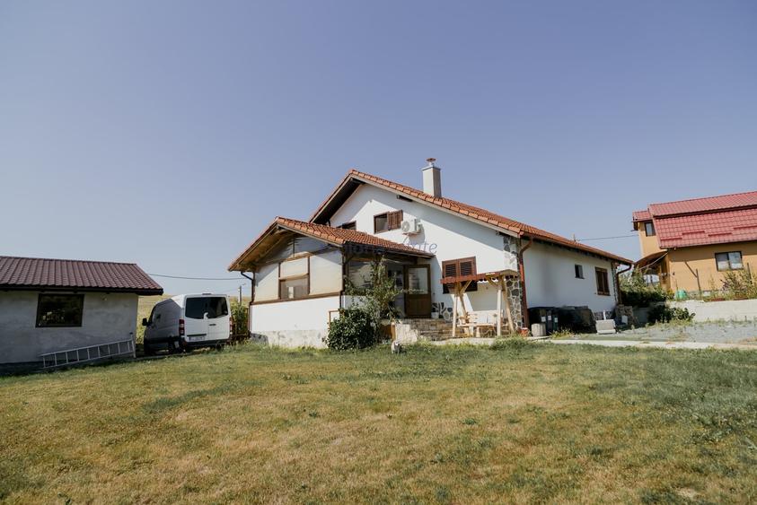 Casă individuală cu 4 camere cu Garaj în Feleacu