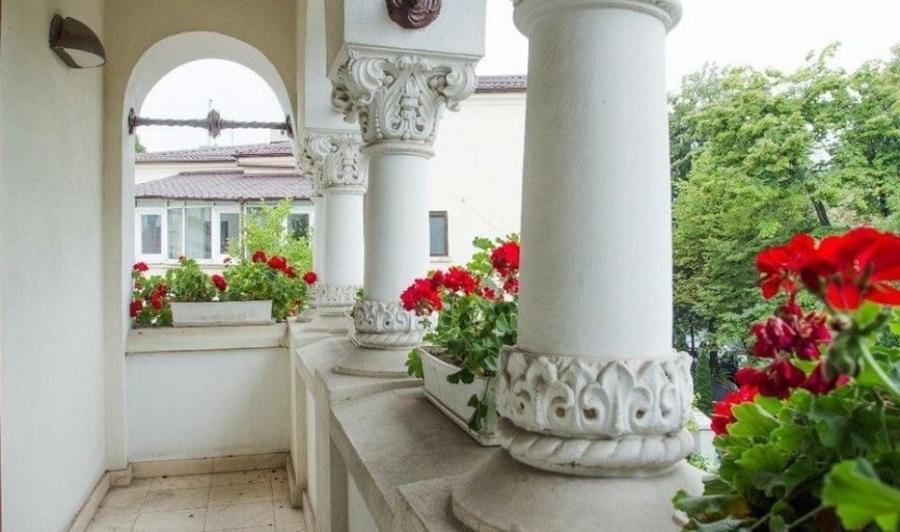 Casă cu 15 camere cu Garaj în Dorobanți