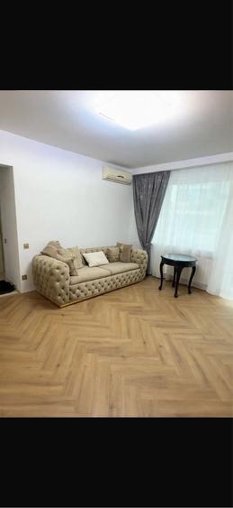 Apartament cu 3 camere semidecomandat în Cotroceni